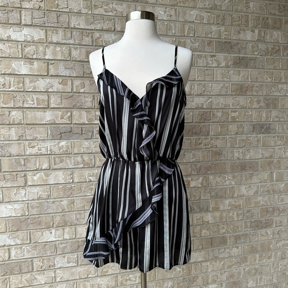 BCBGeneration Striped Romper Size S 🌸 - Picture 2 of 16